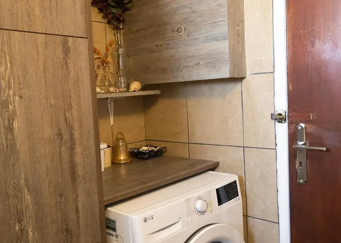 Spacious In Centre Никосия