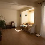 Spacious In Centre Lejlighed *