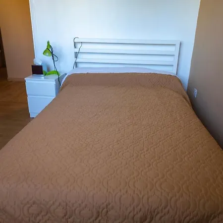 Spacious In Centre Apartment *